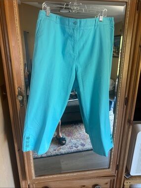 Appleseed's Turquoise Button-Accent capris